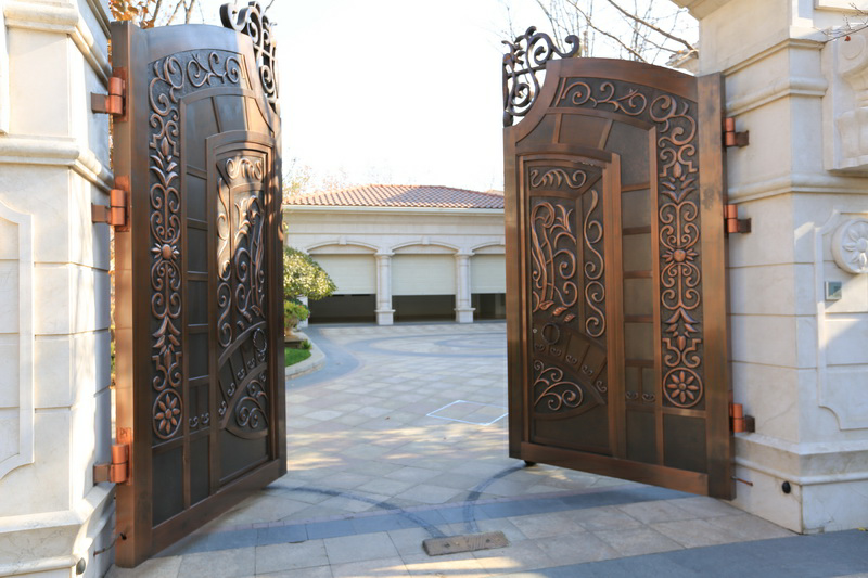 铜制庭院门